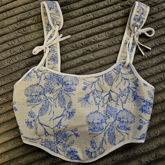 Elegant Crop Top - Picture 1 of 3